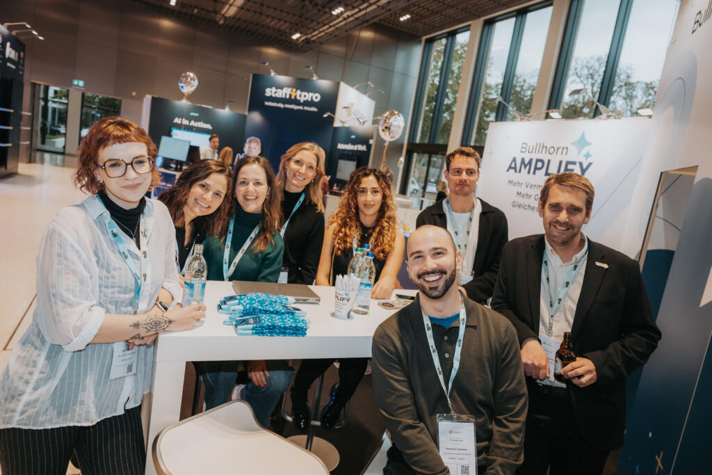 Team Bullhorn DACH am Stand von Bullhorn